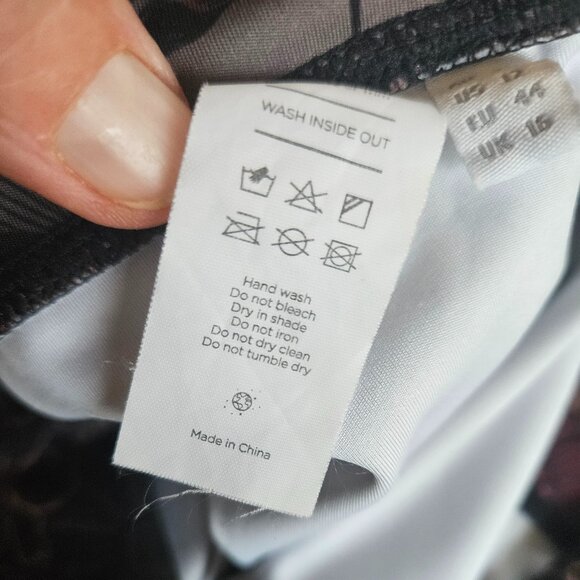 DHARMA BUMS LEGGINGS/OLD NAVY TANK - Picture 6 of 9